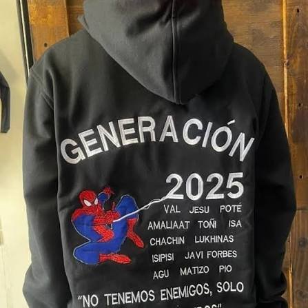 Polerones de 4to Medio Personalizados: tu curso, tu diseño, tu estilo